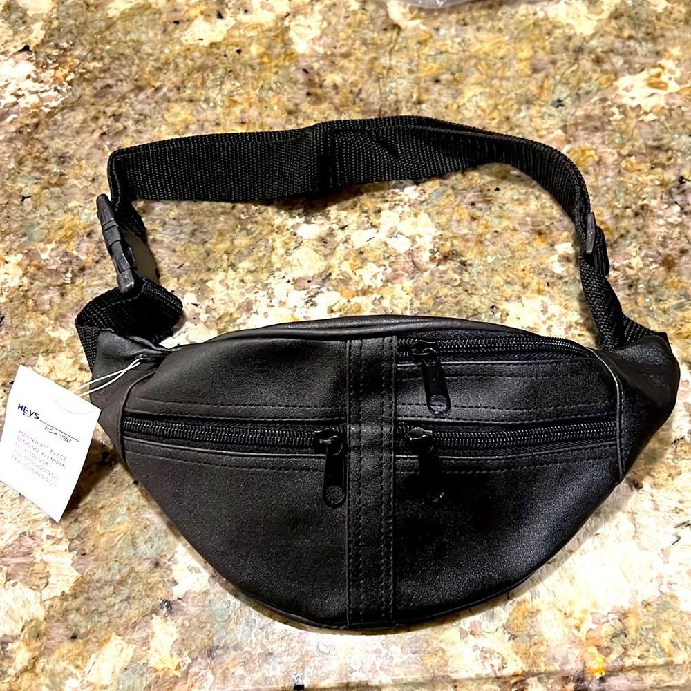 Heys Black Fanny Pack -5 Zippered Compartments - Brand New w/tags Men or Women